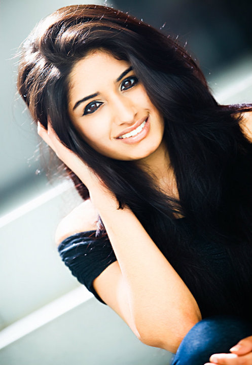 Female model photo shoot of Nikki Shah