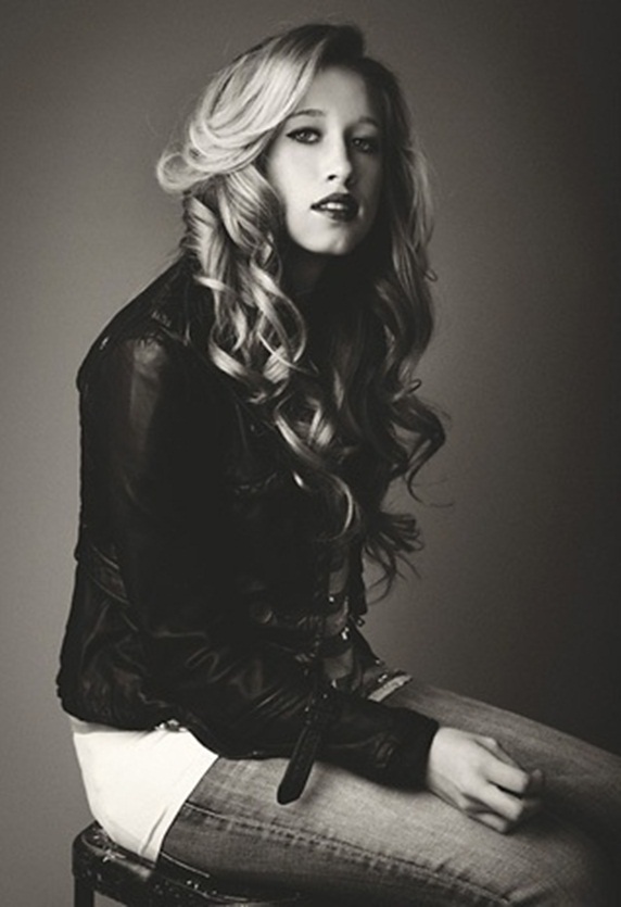 Female model photo shoot of Jaymee Dee Jones