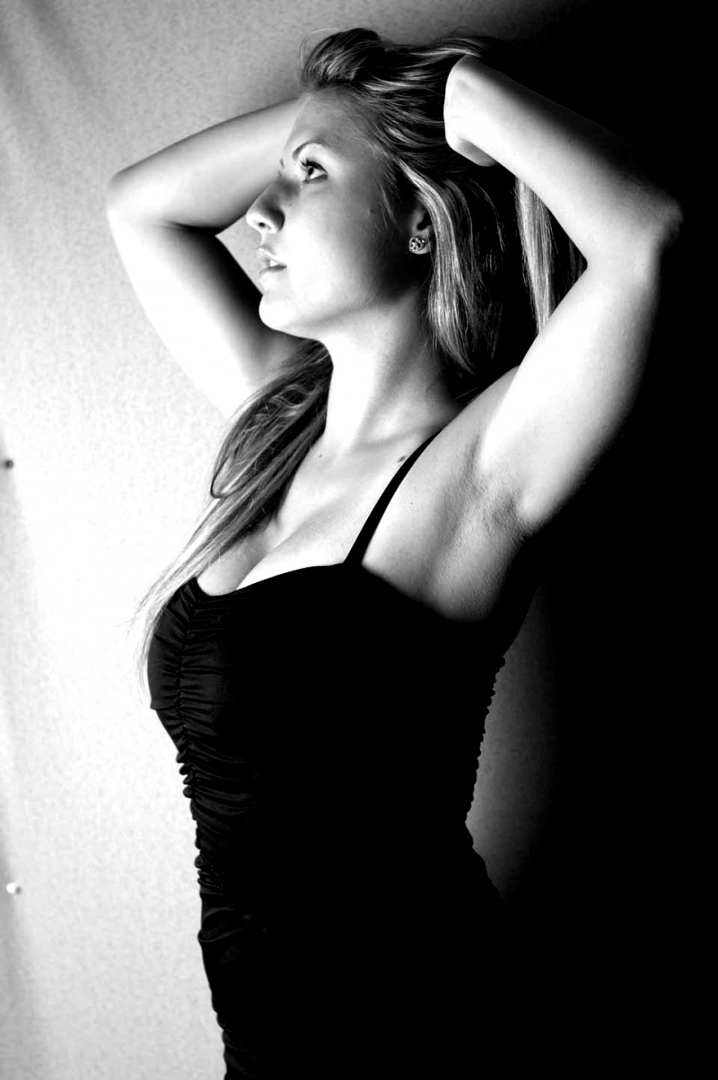 Female model photo shoot of Shelby Kelley