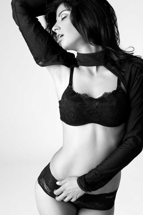 Female model photo shoot of VictoriaYasemin