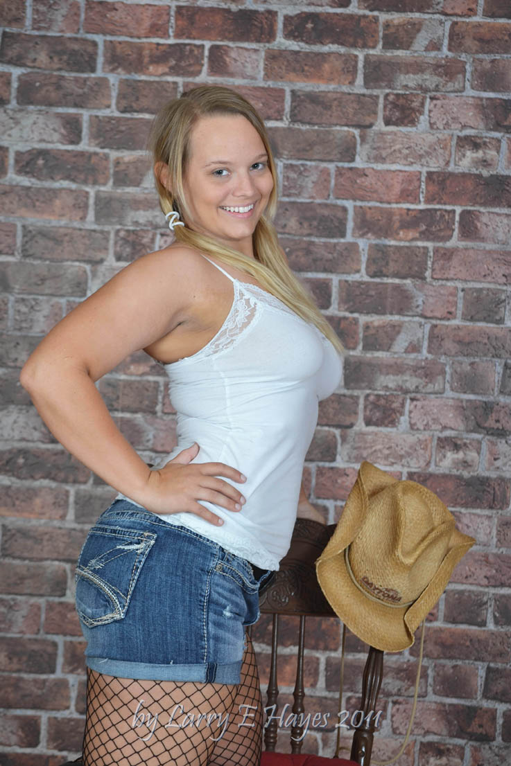 Female model photo shoot of RoxyMarie90 by Prairie Town Production
