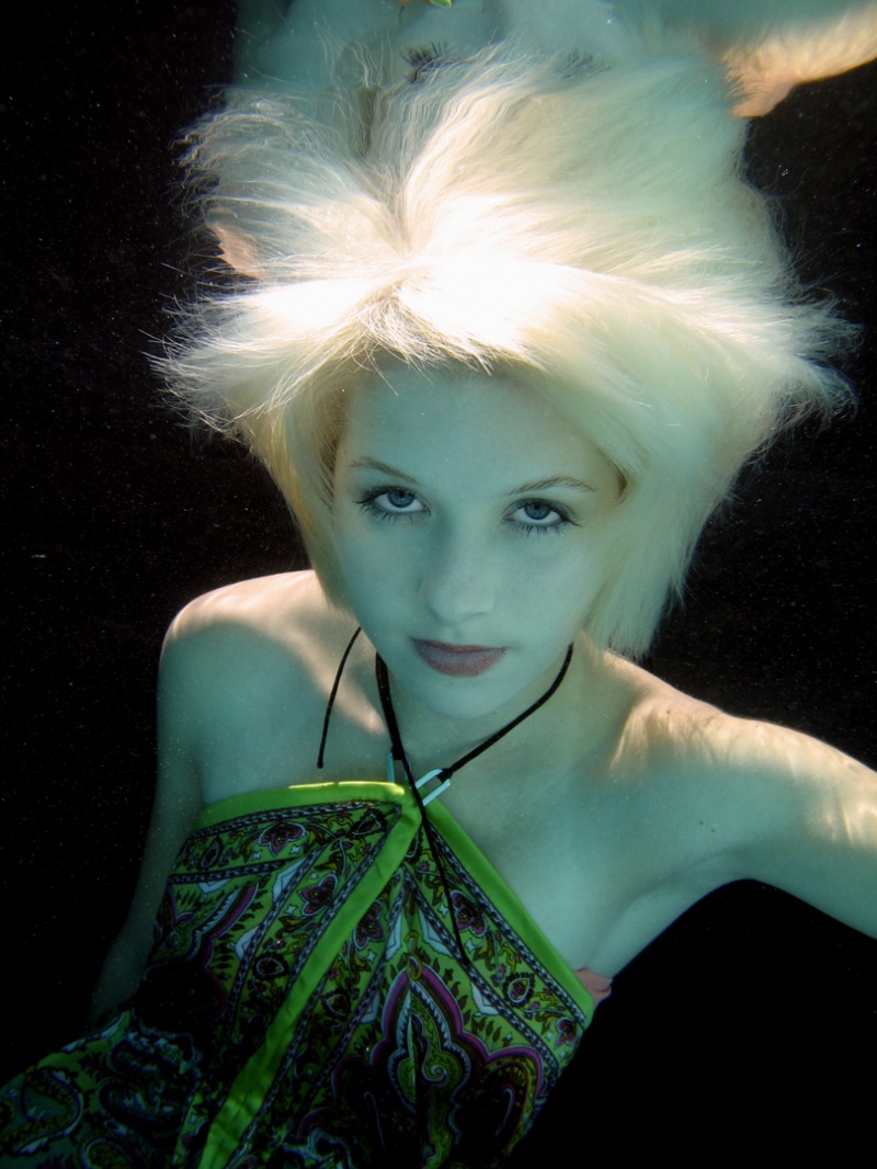 Male and Female model photo shoot of Ken Myers Underwater and Amelia Ray in Garland
