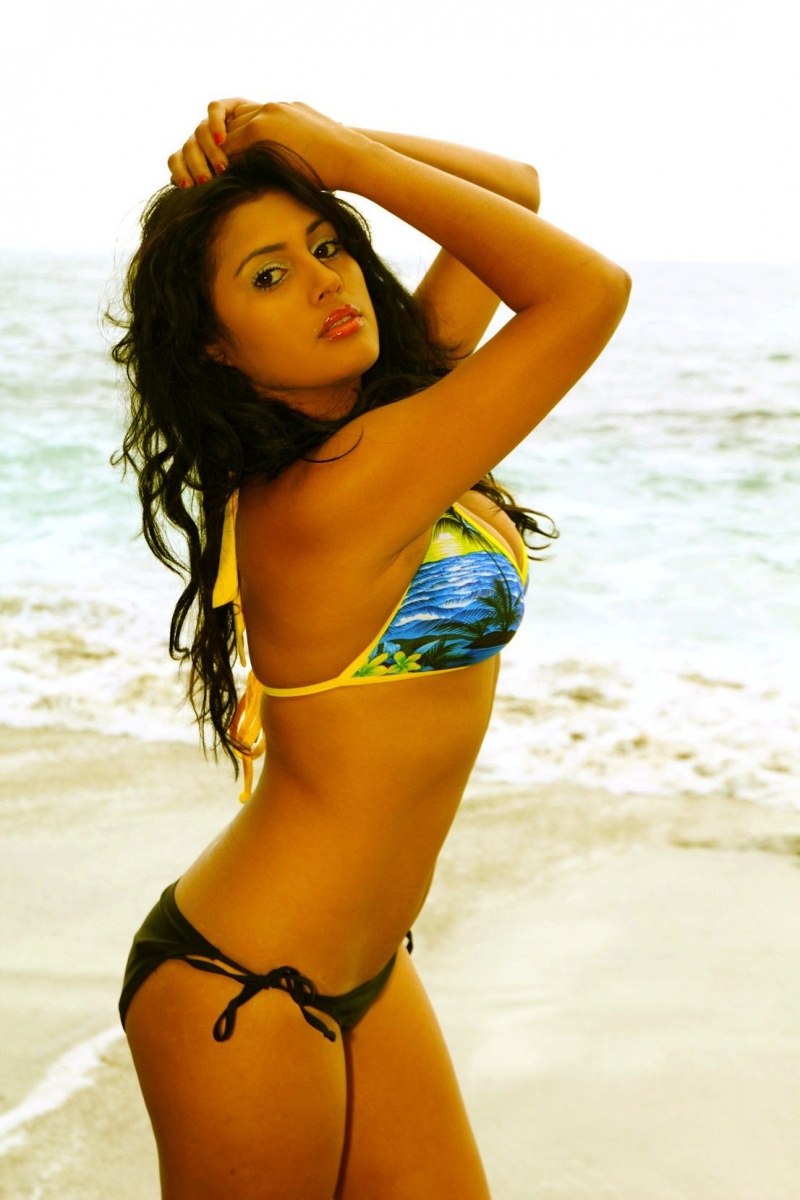 Female model photo shoot of Scarleth Zelaya by Rob Ryan