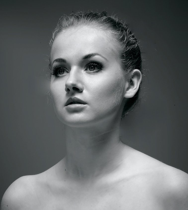 Female model photo shoot of Anita Cannon in Photographers Studio