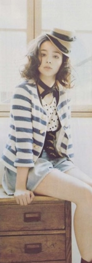 Female model photo shoot of Rosa Yukie