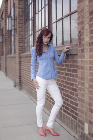 Female model photo shoot of Danielle Lyann 