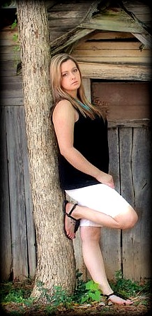 Female model photo shoot of Chelsie Cowles