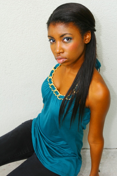 Female model photo shoot of Domonique Lynna