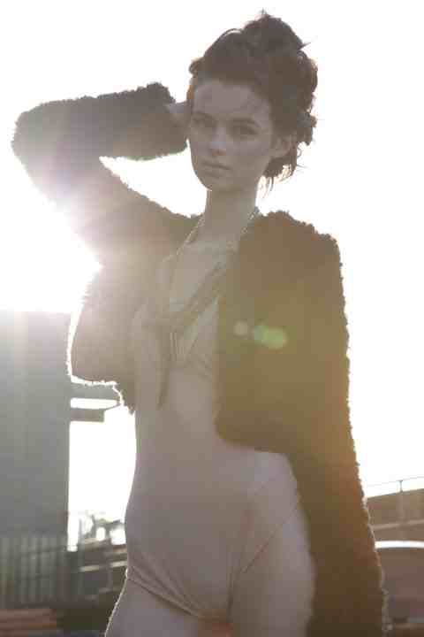 Female model photo shoot of Lolita77
