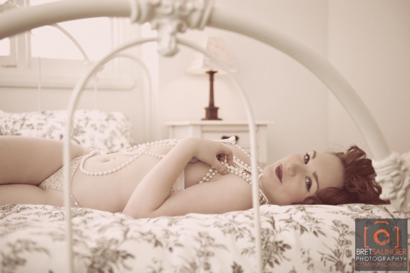Female model photo shoot of Scarlett Jezebel by S A L B