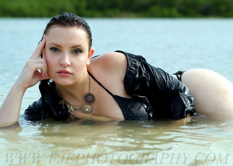 Female model photo shoot of Ava Hollow in Tampa FL