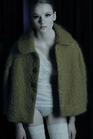 Female model photo shoot of leaveoutalltherest1