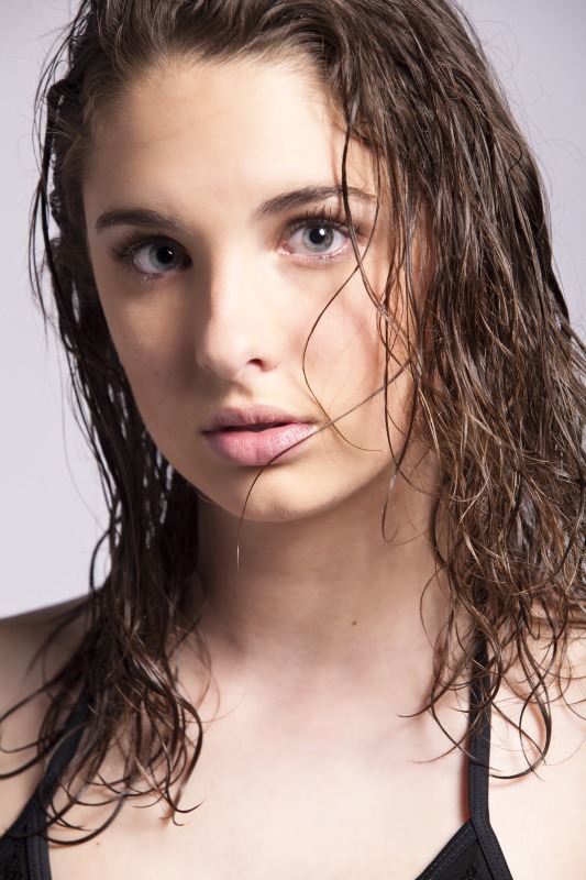 Female model photo shoot of Hanna R