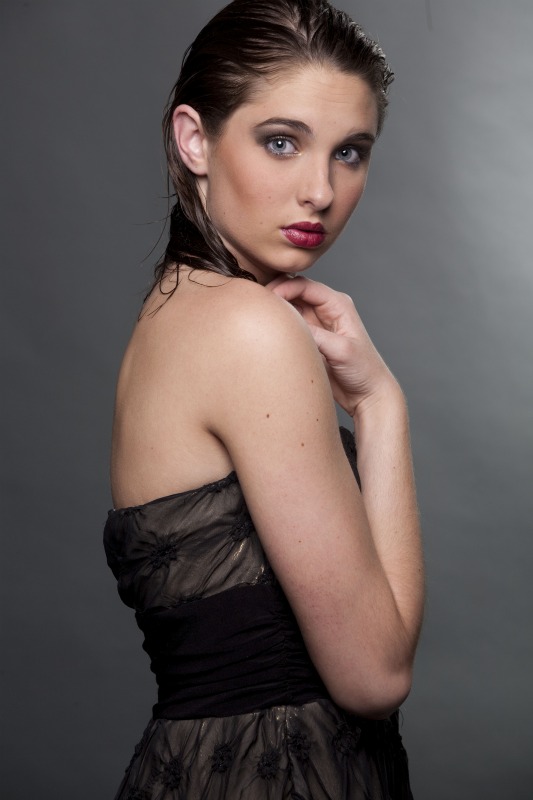 Female model photo shoot of Hanna R