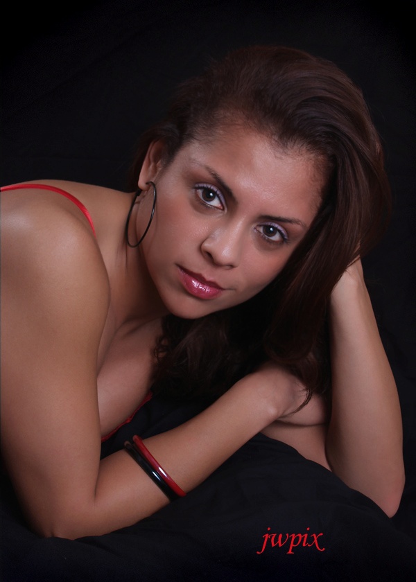 Female model photo shoot of Miss Mirna