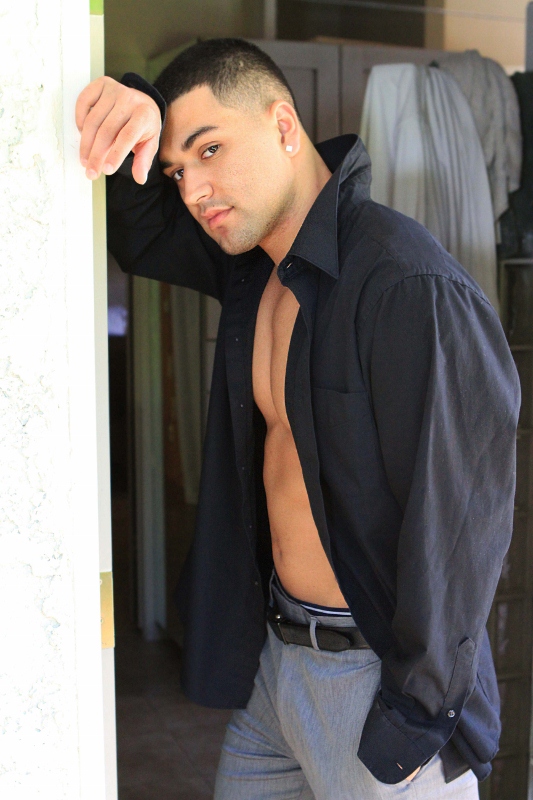 Male model photo shoot of Lionel Tavares