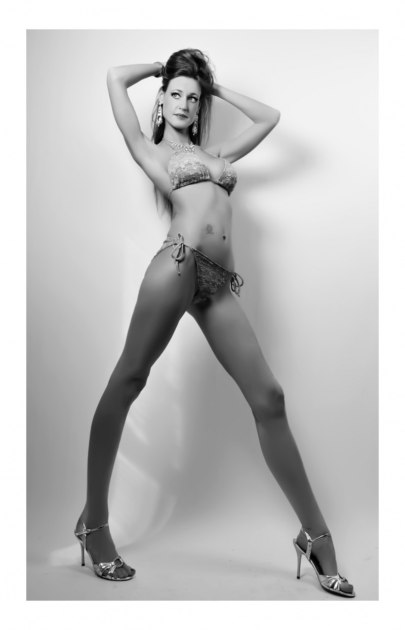 Female model photo shoot of ALESHIA MALCOLM in lindsay