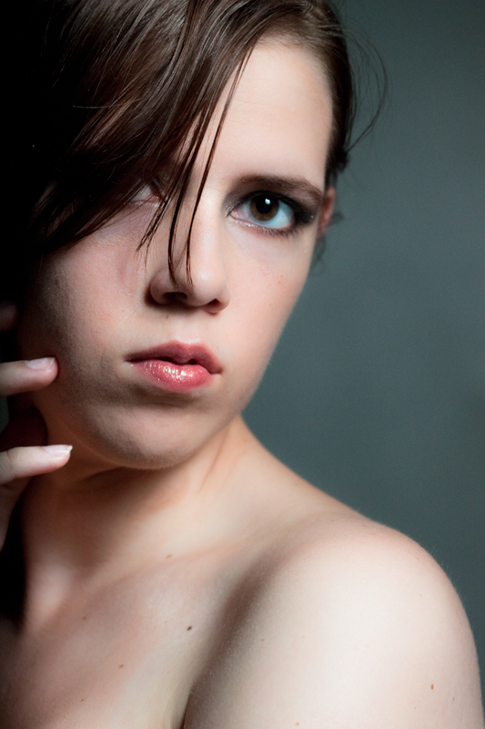 Female model photo shoot of Dyvo