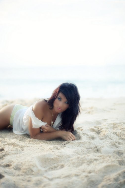 Female model photo shoot of Lindseylee in Vero Beach fl