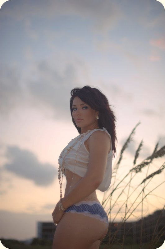 Female model photo shoot of Lindseylee in Vero beach florida