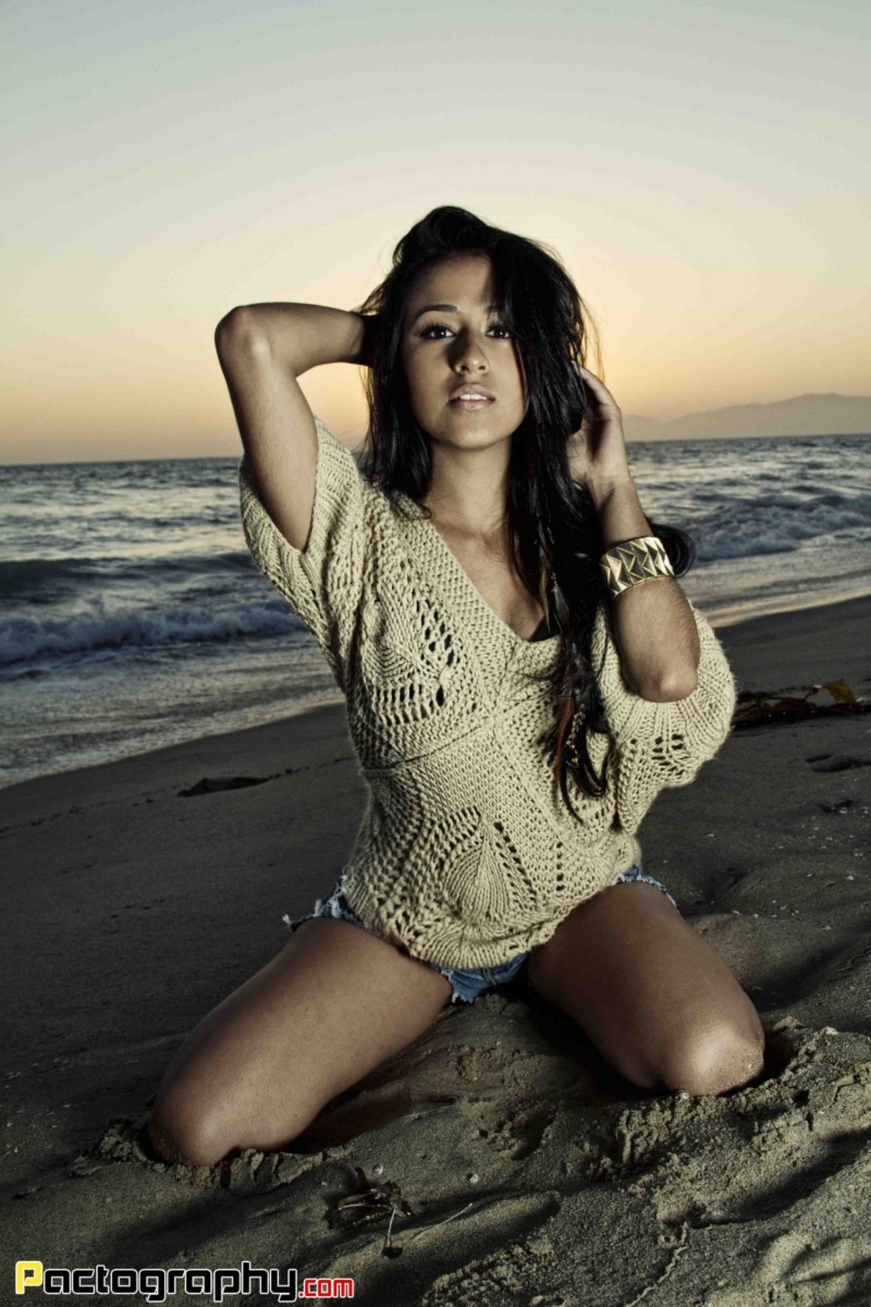 Female model photo shoot of Maria Fernanda Lopez