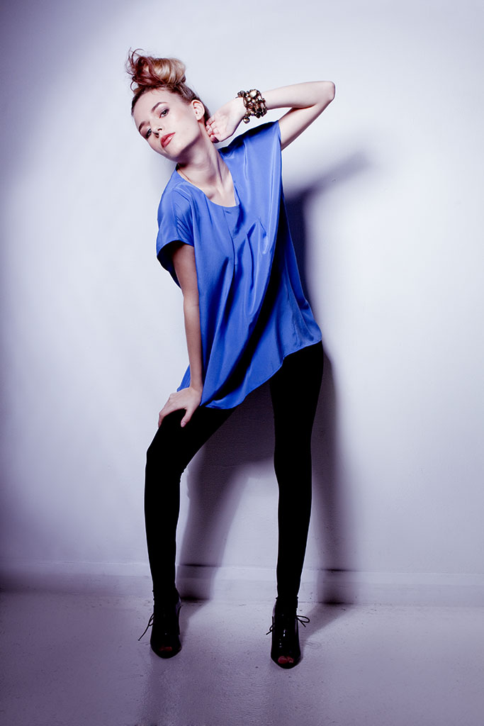 Female model photo shoot of Aleksandra Twiggy