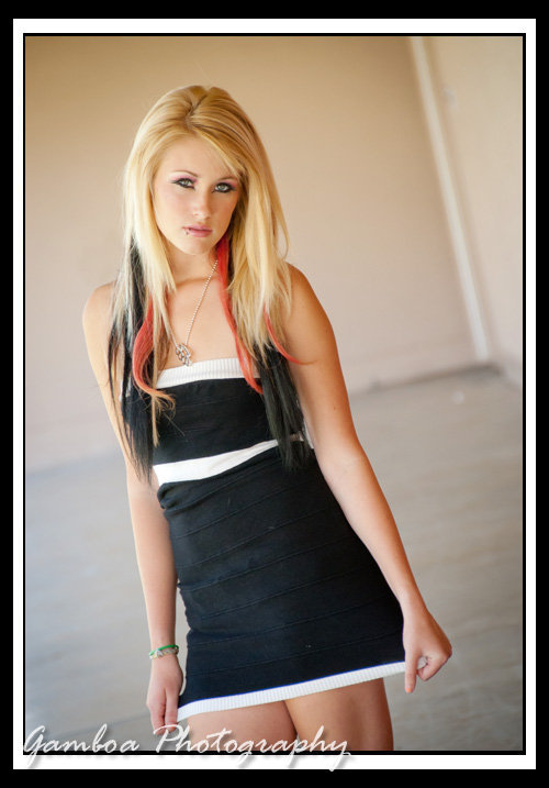 Female model photo shoot of Hannah_marshall123