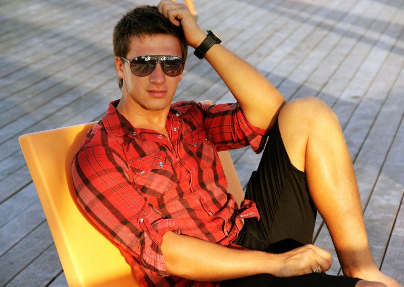 Male model photo shoot of Dmitry Losevskiy
