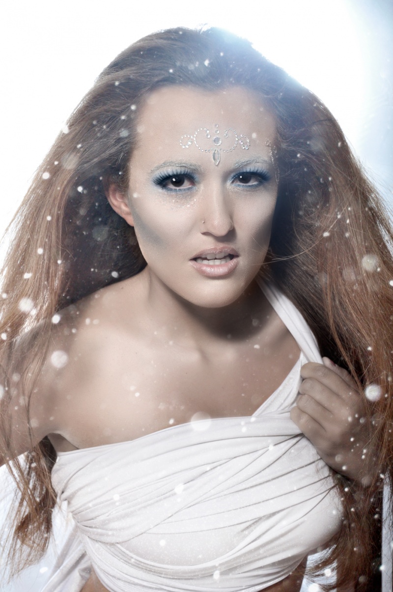 Female model photo shoot of Ravyns Makeup