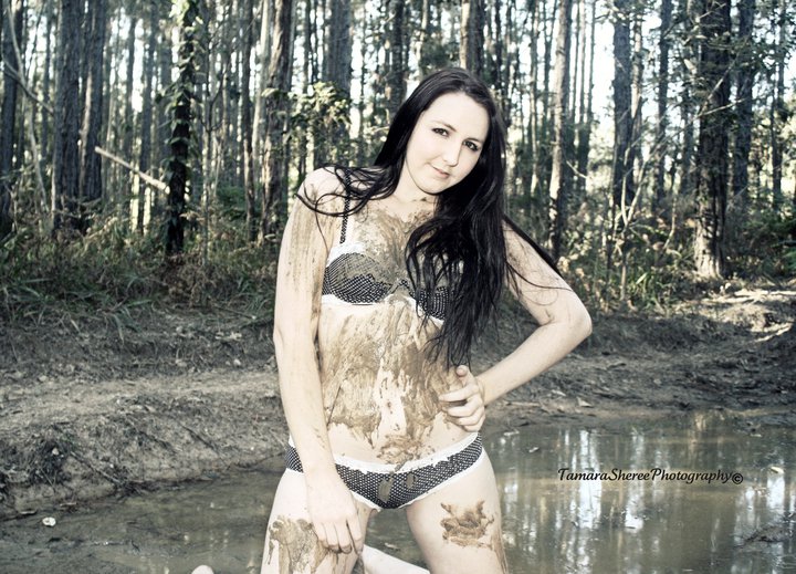 Female model photo shoot of Rebecca Maree