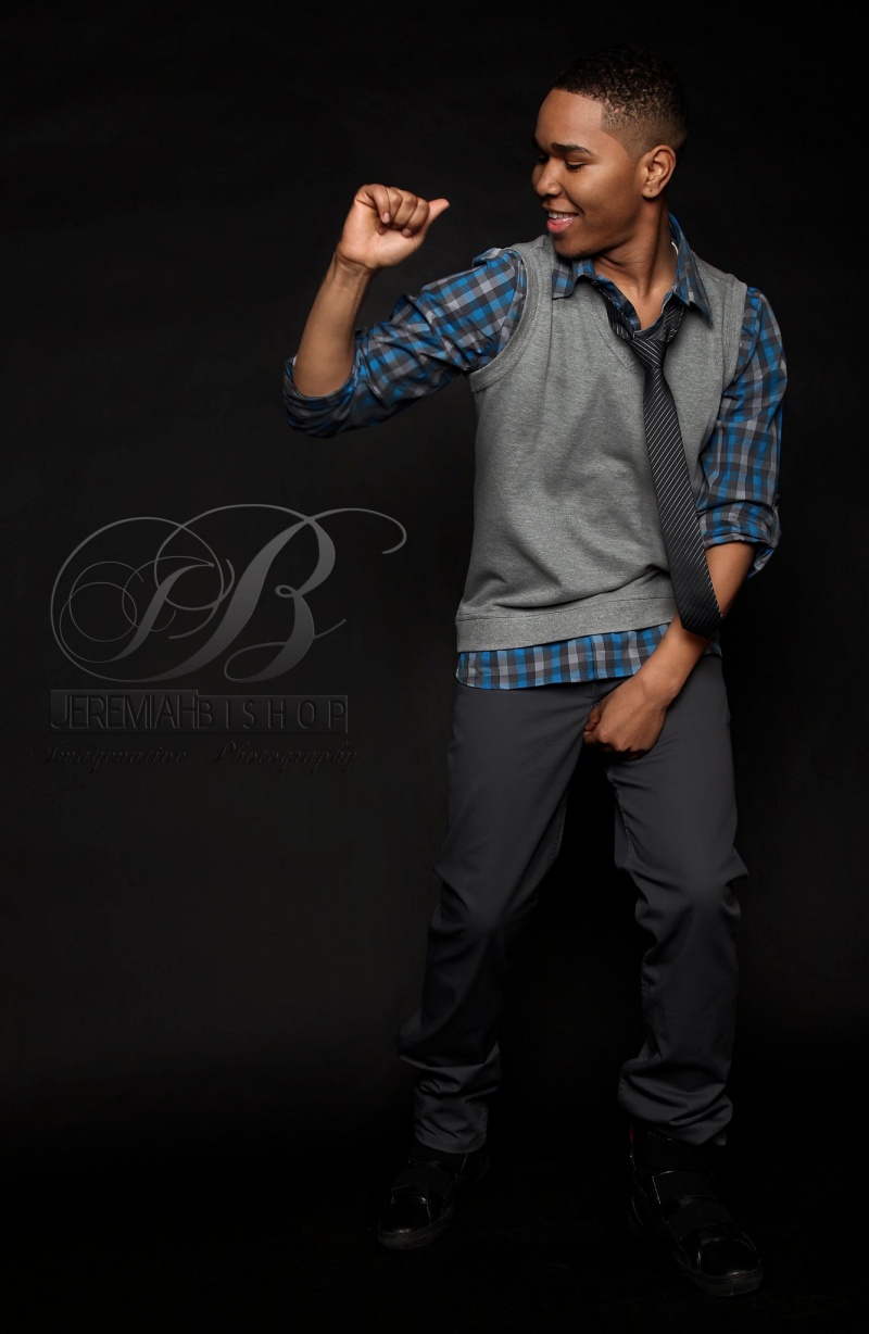 Male model photo shoot of Mark DNeal
