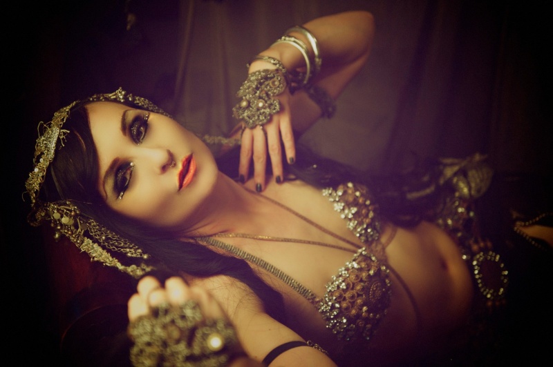 Female model photo shoot of Alchemy Makeup Artistry by Caveboy Studios