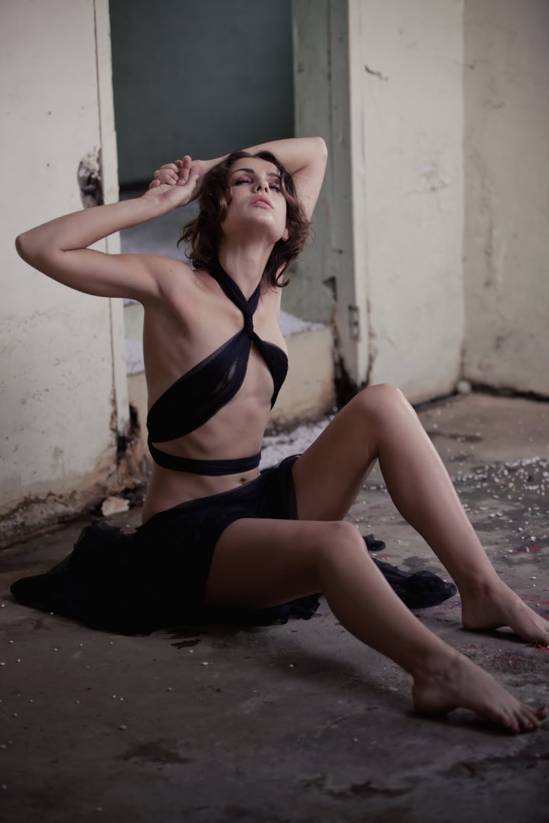 Female model photo shoot of Jasmine Arons- Stylist