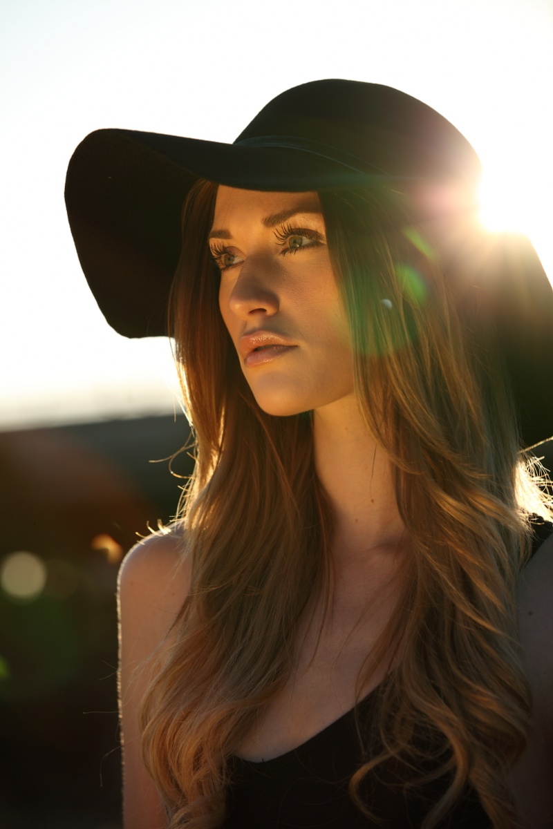 Female model photo shoot of Hannah Anderson 
