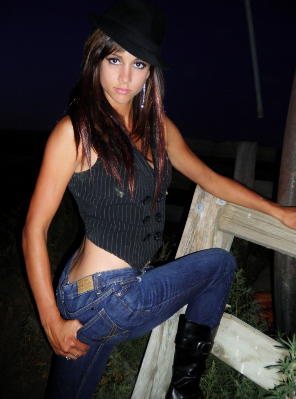 Female model photo shoot of KaylaVictorious in Ephrata, WA