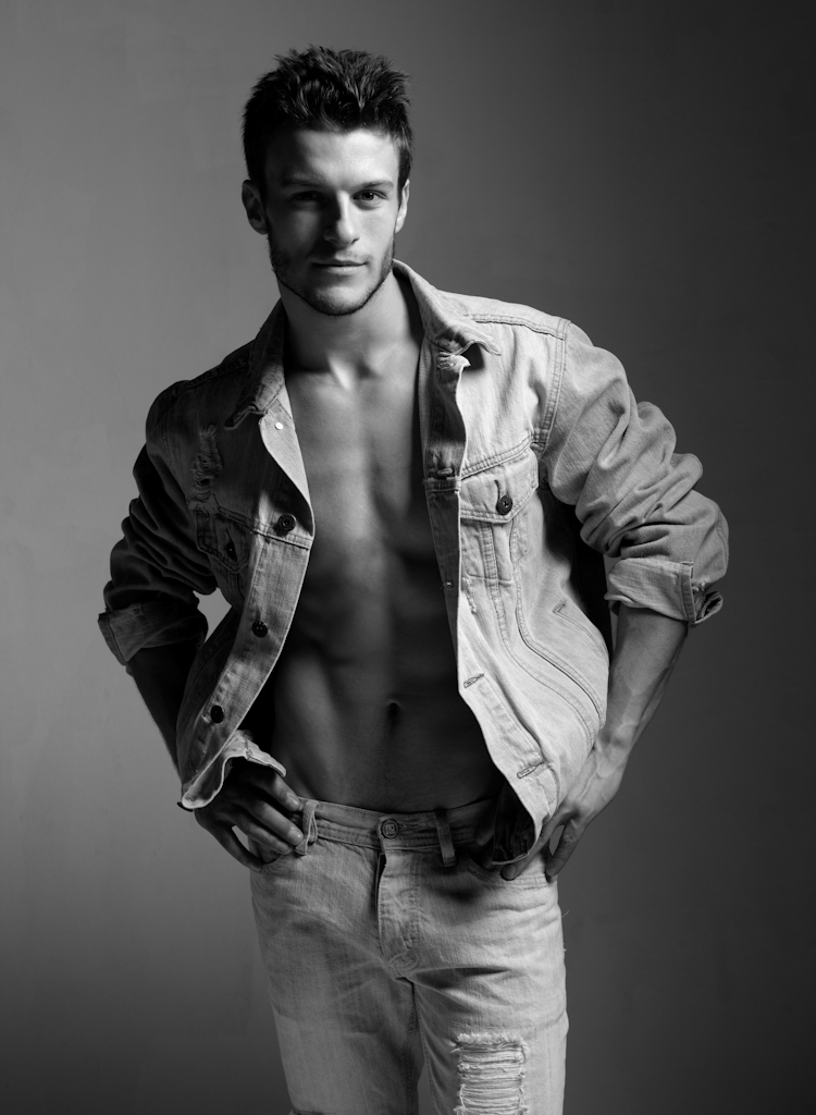 Male model photo shoot of Isaac Danna