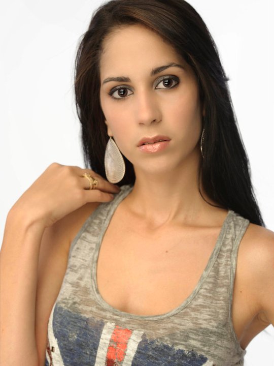 Female model photo shoot of Linay Prieto