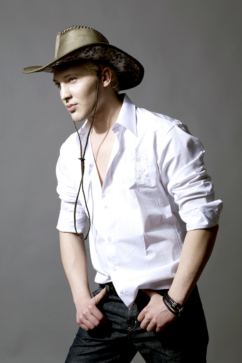 Male model photo shoot of Daniel Kostadinov