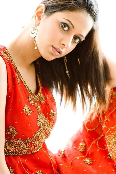 Female model photo shoot of Roshni Ria