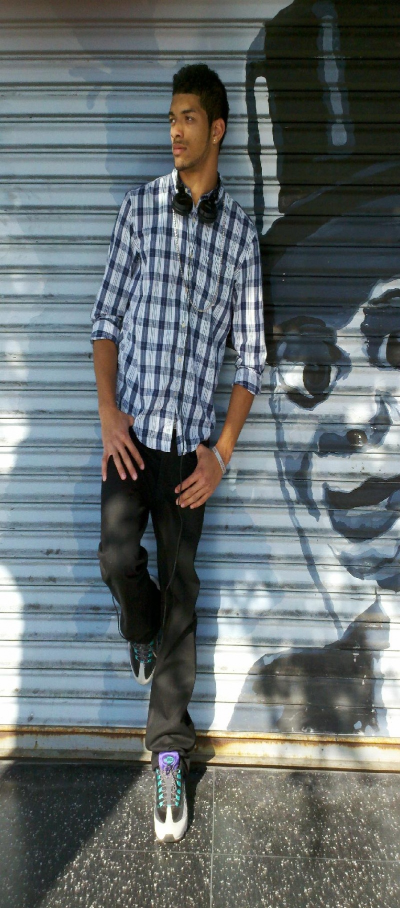 Male model photo shoot of Bryce Deruise