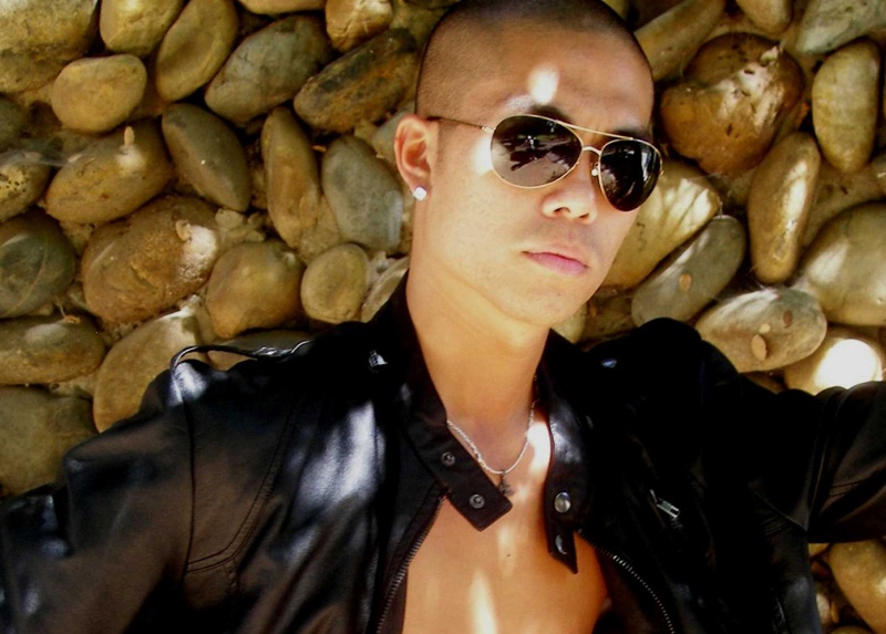 Male model photo shoot of Eric Aku