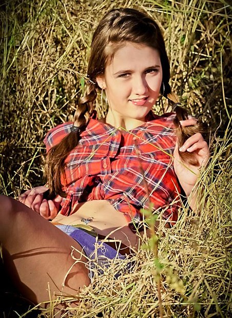 Female model photo shoot of stroch bk