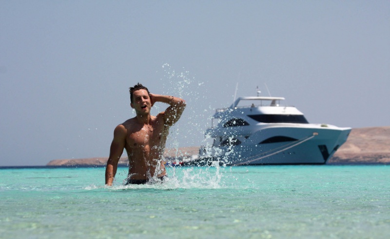 Male model photo shoot of NaturalFitness in Red Sea