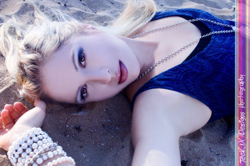 Female model photo shoot of Caitilin McGregor