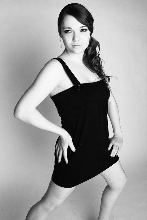 Female model photo shoot of Nicolette Kenney