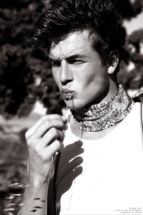 Male model photo shoot of Leandro Pelle