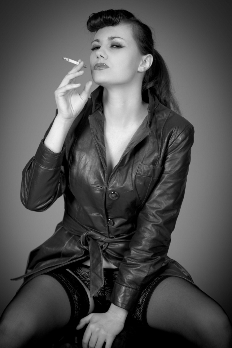 Female model photo shoot of Alma Elektra