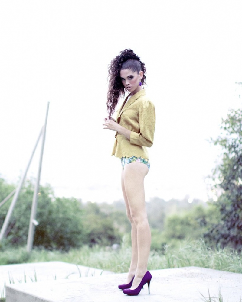 Female model photo shoot of Sully Layo