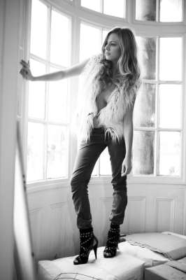 Female model photo shoot of Courtney Barriger