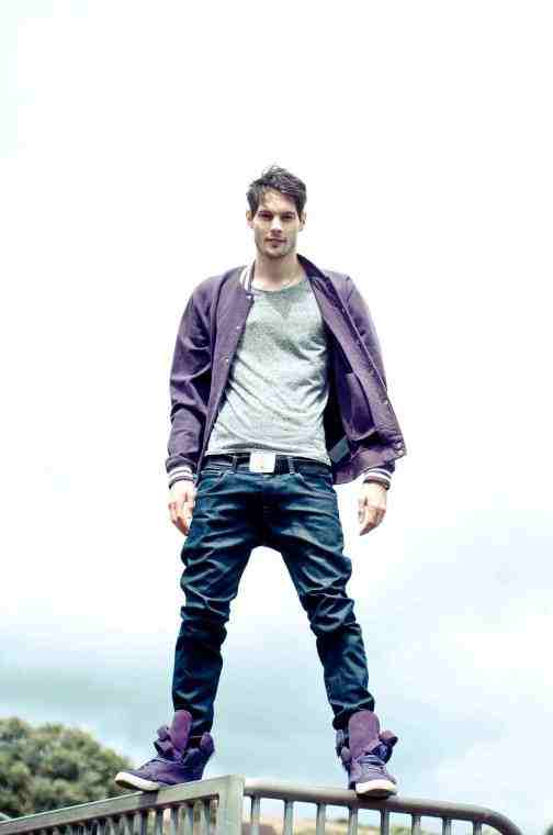 Male model photo shoot of Simon Mitchell